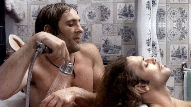 Grard Depardieu a Patrick Dewaere ve filmu Buzci (1974)