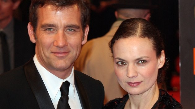 Clive Owen a jeho manelka Sarah-Jane Fentonov (Londn, 21. nora 2010)