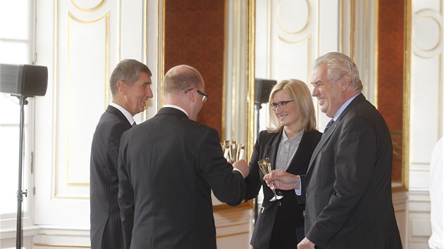 Prezident Milo Zeman jmenoval Karlu lechtovou do funkce ministryn pro mstn rozvoj (8. 10. 2014).