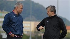 Trenér Wolfgang Jerat (vpravo) diskutuje se sportovním editelem Mostu Antonem...