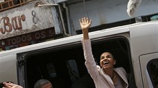 Kandidátka na brazilskou prezidentku Marina Silvaová bhem návtvy slumu v ...