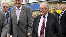 Prezident Milo� Zeman zavítal na dostihy ve Slu�ovicích na Zlínsku. Vpravo je...