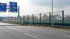 Protihluková st�na v pra�ských Lahovicích se kone�n� do�kala opat�ení na...