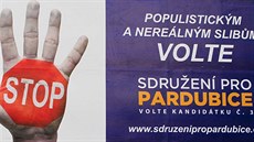 SPP ZAOASTÁVÁ. Grafická úprava plakátů vládnoucí strany na radnici působí...