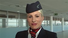 Letuška British Airways a její uniforma