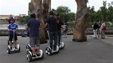 Otravná verbe. Praáci nesnáejí turisty na segway, kteí v poslední dob...