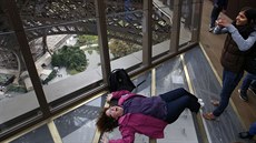 Nová prosklená podlaha Eiffelovy ve vybízí návtvníky ke kreativit. Na...