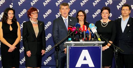 Andrej Babi hovoí na tiskové konferenci hnutí ANO k výsledkm senátních a...