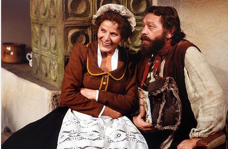 Nina Jiránková v televizním filmu Nevsta z obrázku (1983) spolu s Jiím...