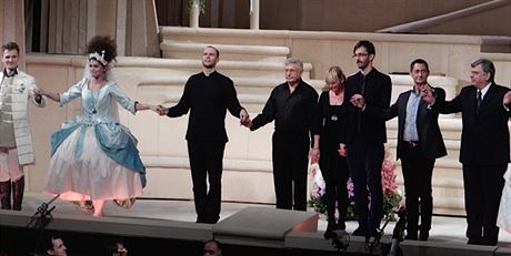 Jií Menzel uvedl v Budapeti Mozartovu operu Cosi fan tutte.