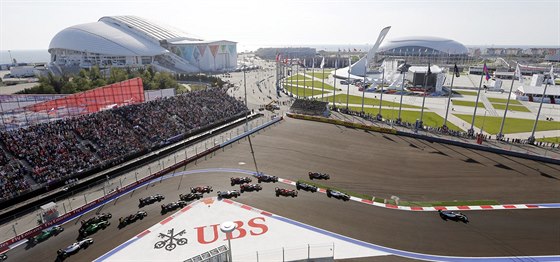 Lewis Hamilton vede pole závodník ve Velké cen Soi.