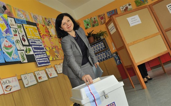 V Třebíči volila Věra Jourová (10. října 2014).