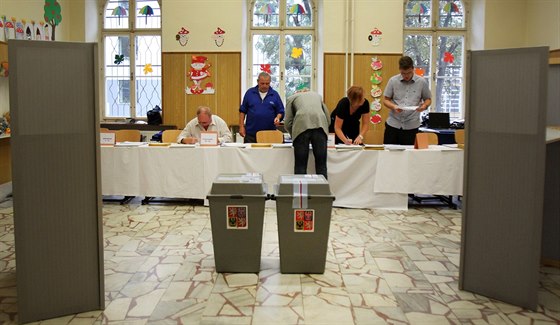 Volební místnost ve Vranovské ulici v Brn.