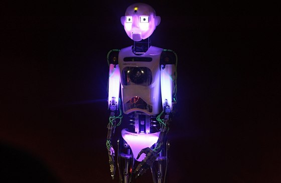 Netradičním mluvčím Liberce v kampani o evropské město kultury je robot Thespian z místní iQlandie.