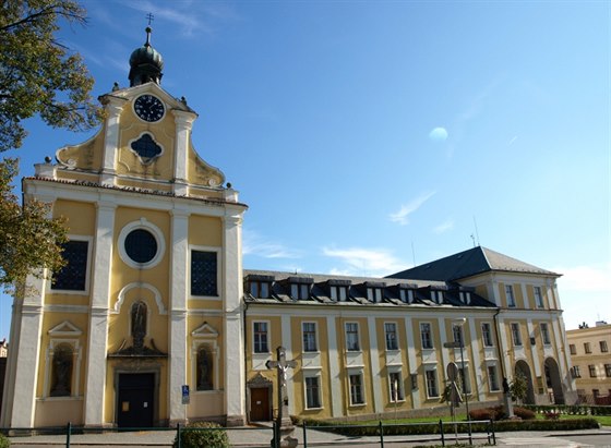Kostel Svaté Rodiny je součástí komplexu bývalého kláštera, v němž nyní sídlí množství státní institucí.