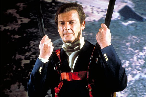 Herec Roger Moore patří k nejslavnějším představitelům Jamese Bonda.
