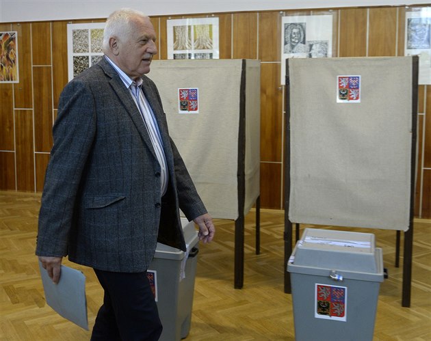 Bývalý prezident Václav Klaus odevzdal v Praze svj hlas v komunálních volbách.