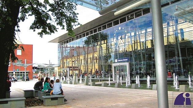 Nádraí Svinov. Architekt upravil historickou budovu, pidal k ní moderní...