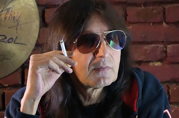 Během let ztratil i nalezl mnohé. Rocker Aleš Brichta slaví 65. narozeniny