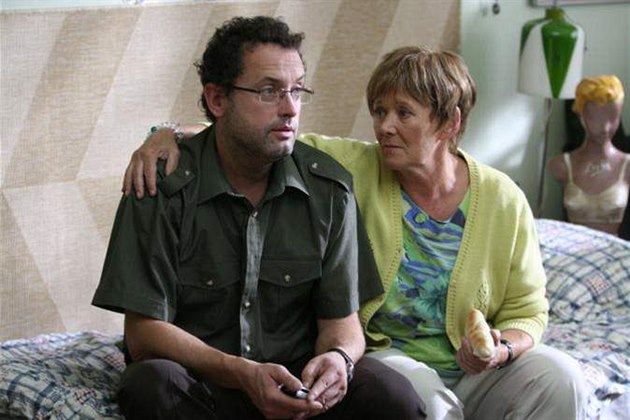 Josef Polá�ek a Zdena Hadrbolcová ve filmu Franti�ek je d�vka� (2008)