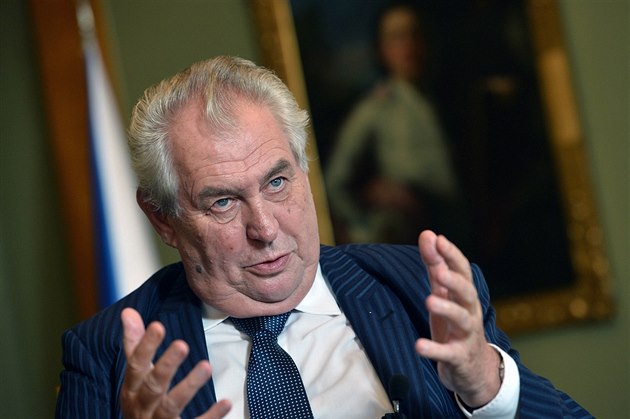 Prezident Milo� Zeman plní média i �eb�í�ky �tenosti.