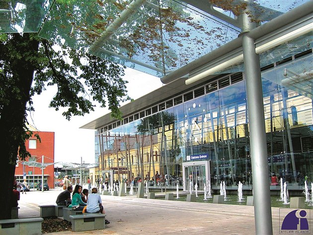 Nádraí Svinov. Architekt upravil historickou budovu, pidal k ní moderní...