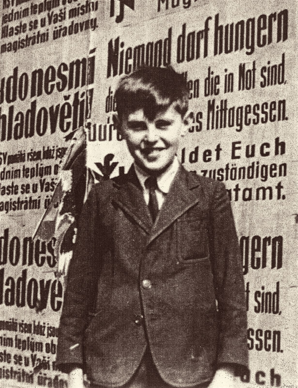 Petr Ginz byl v roce 1942 deportován do Terezína. O dva roky pozd�ji zahynul v...