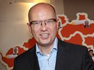 Spokojený premiér Bohuslav Sobotka ve volebním �tábu �SSD. (11. �íjna 2014)