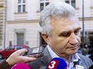 Předseda Senátu Milan Štěch přichází do volebního štábu ČSSD v Praze. (18....