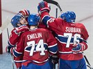 Hokejisté Montrealu se radují z gólu v duelu s Bostonem.