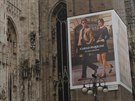 Billboard s módní znakou se dostal i na leení gotického dómu.