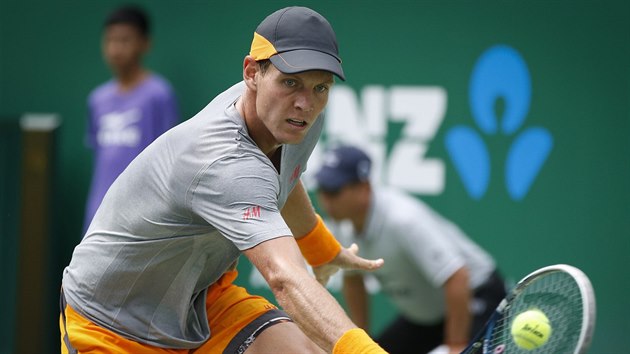 Tom Berdych se snail, proti Gilesovi Simonovi vak byl slabm hrem.