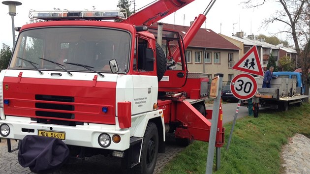 Policie v Nymburce provuje hyn ryb v Labi (13.10.2014)