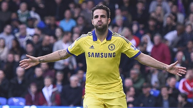 Cesc Fabregas, záloník londýnské Chelsea, oslavuje svj gól, který vstelil v...