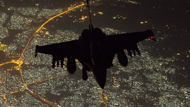 Letounu Rafale francouzského letectva bhem mise proti islamistm v Iráku