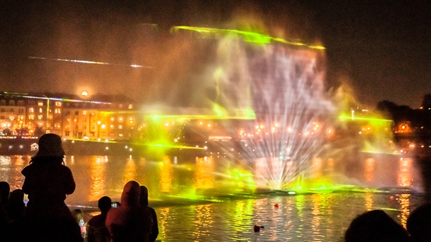 Světelná show na Vltavě
