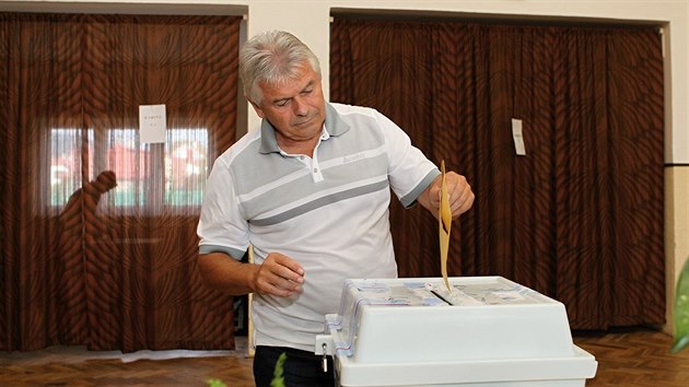 Petr Novk, spn kou zlat rychlobruslaky Sblkov, kandidoval do Sentu bez pomoci politickch stran i hnut jako nezvisl kandidt. Neuspl.