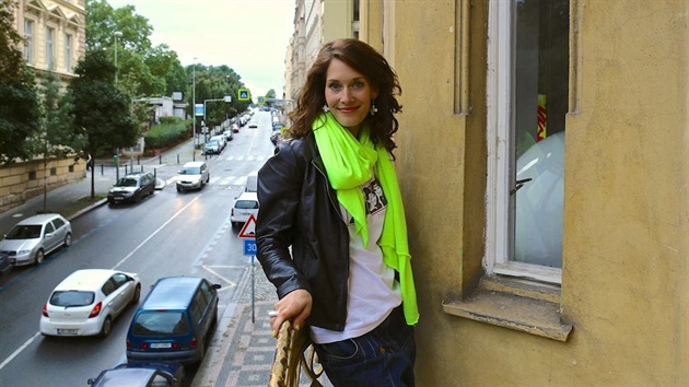 Jedna z nejkrásnjích eských hereek Bára Seidlová na balkon fotografa...