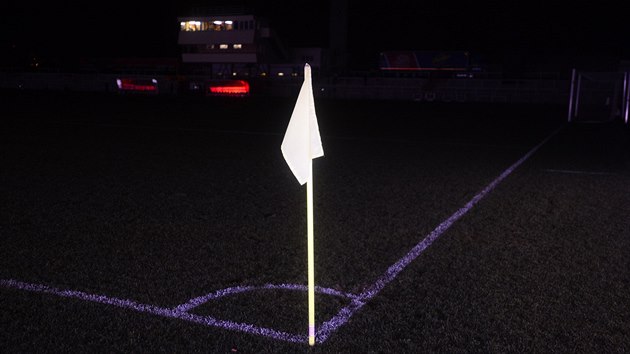 POTEMNLÝ STADION. Na Julisce pi zápase domácí Dukly s Píbramí opakovan...