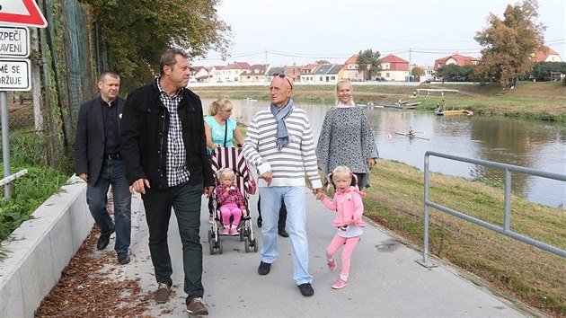 Sentorsk kandidt Ivo Valenta proil druh volebn den se svou rodinou.