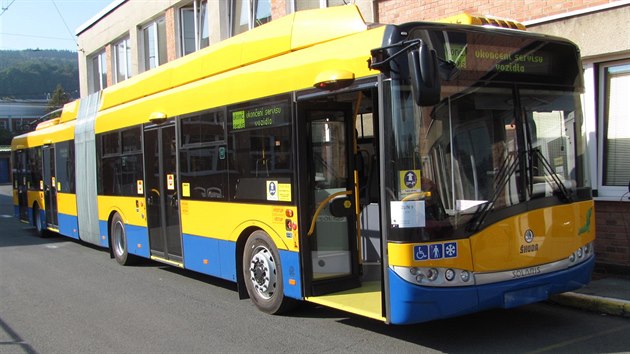 Jeden z novch trolejbus, kter nyn podila Dopravn spolenost Zln - Otrokovice.