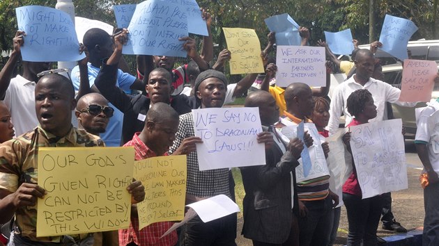 Lid v liberijsk metropoli Monrovii protestuj pro vld, kter podle nich pochybila v boji proti en eboly.