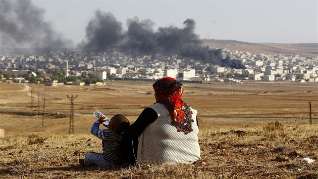 Radiklov z Islmskho sttu zintenzivnili toky na severn sektor msta Kobani, k nmu povolali posily (Srie, 18. jna 2014).