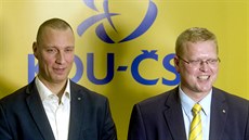 Pedseda KDU-SL Pavel Blobrádek (vpravo) a lídr praské kandidátky Jan Wolf...