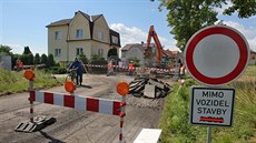 Plavská ulice z�stává nepr�jezdná. Oprava se protáhne.
