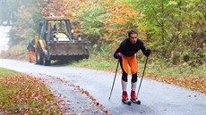 Trat� v areálu nad p�ehradou bude do zimy lemovat zhruba 110 moderních lamp,...