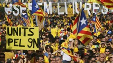 Demonstrace za katalánskou nezávislost na náměstí Catalunya v Barceloně (19....