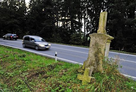 Jeden z kí se nedávno rozlomil u silnice první tídy nedaleko Vílance na...