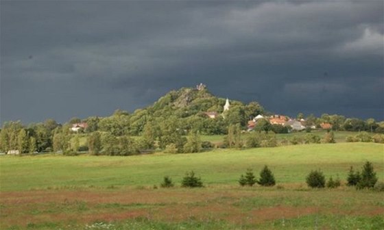 Zícenina hradu Andlská Hora je nejvýznamnjím poutním místem Karlovarska