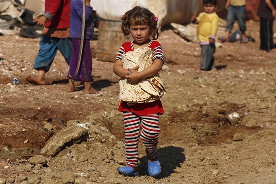 Syrští uprchlíci v Azazu, který leží poblíž tureckých hranic (27. října 2014).